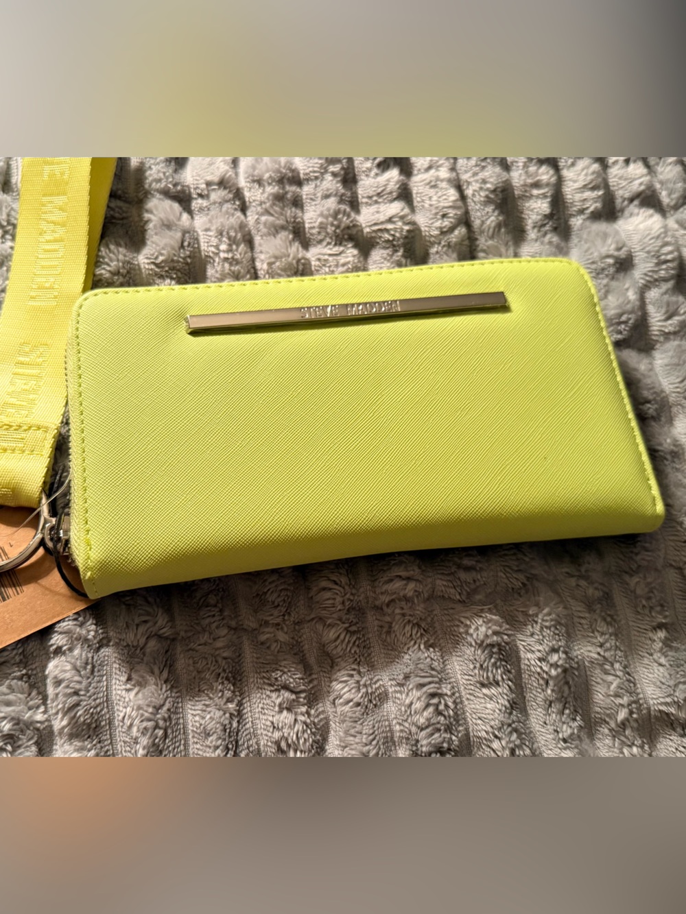 Steve Madden Yellow BZIP-WEB
Continental Zip Around Wallet
Wristlet Pouch NWT